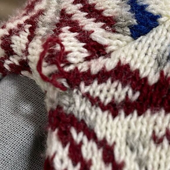 VINTAGE Patterned Sweater - Picture 14 of 16